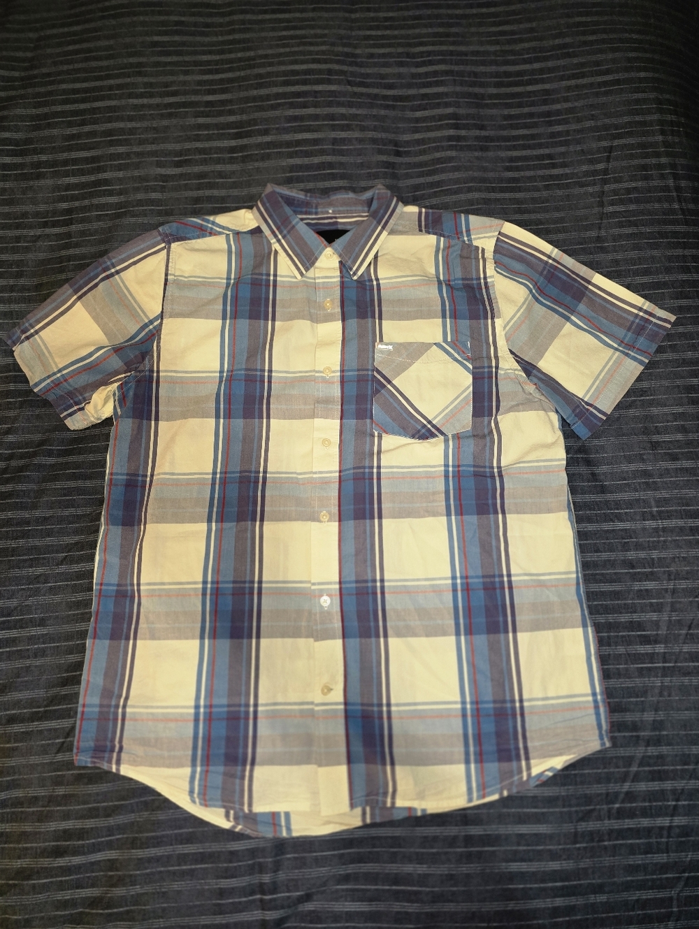 L - Hurley Short-Sleeve Plaid Button-Down Shirt in Blue & Cream